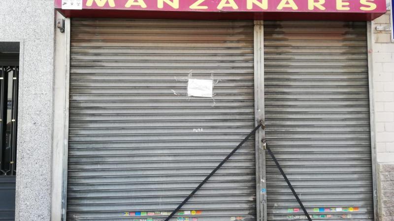Imagen de una tienda de alimentación cerrada