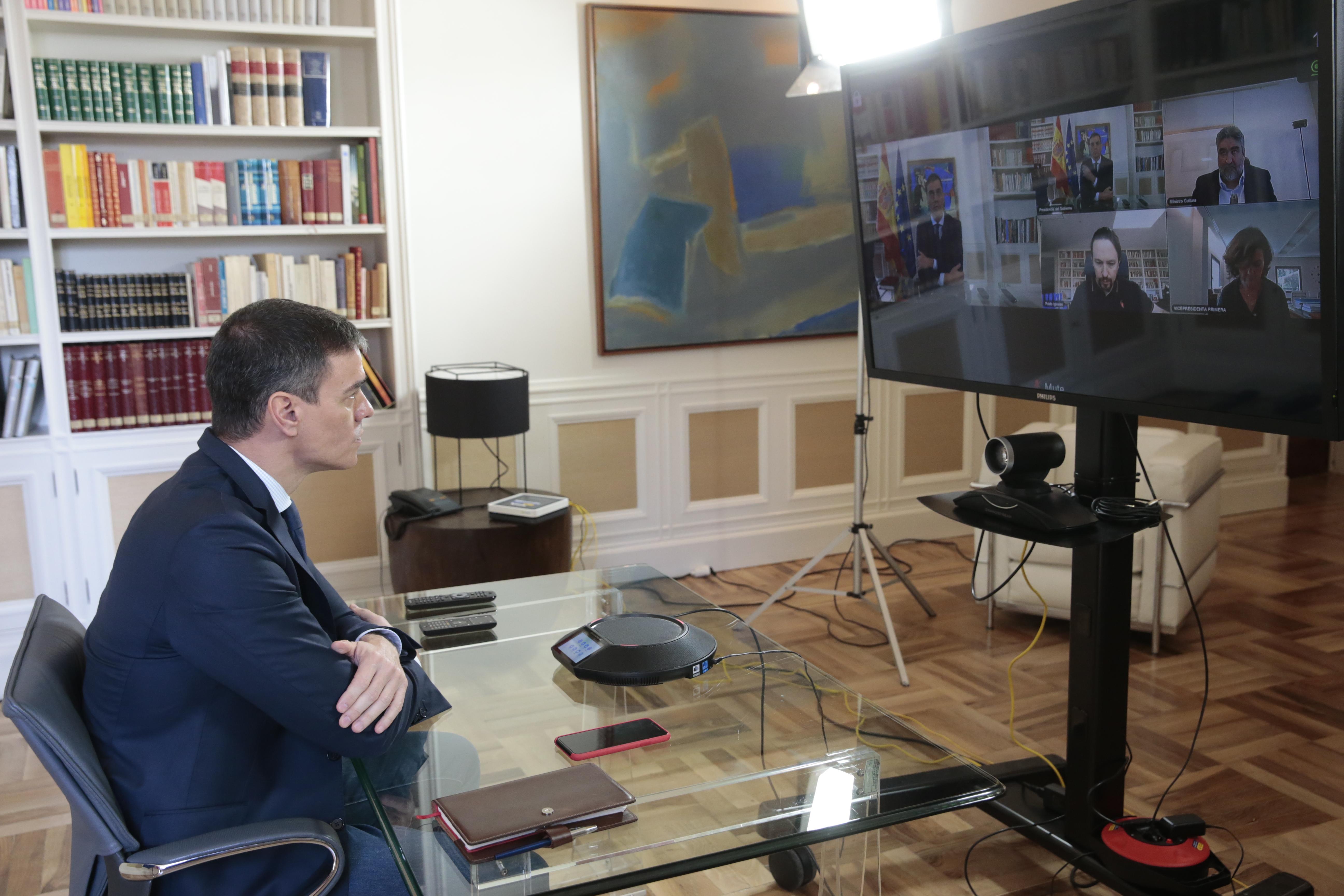 El presidente del Gobierno, Pedro Sánchez, preside por videoconferencia la reunión interministerial para el seguimiento de medidas por el coronavirus.