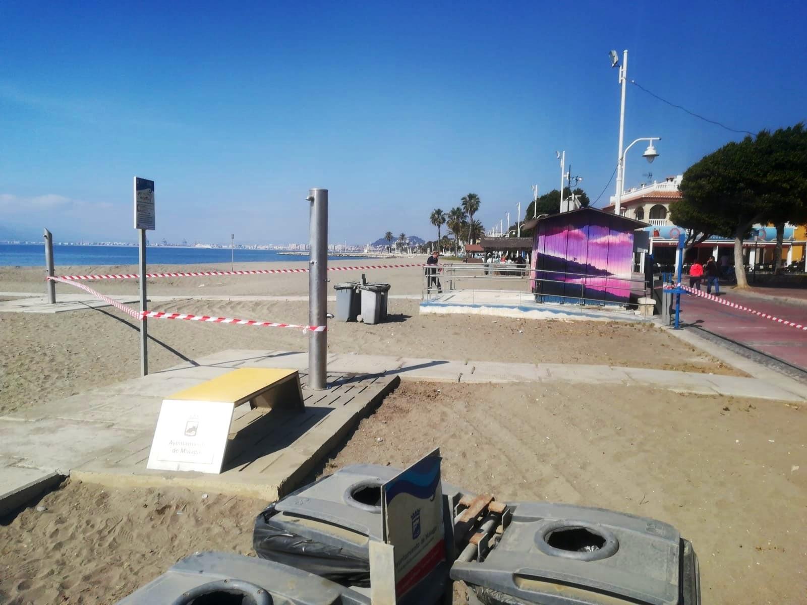 Playa precintada en Málaga