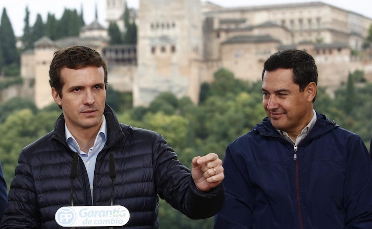 Pablo Casado y Juanma Moreno en un acto electoral en Granada.