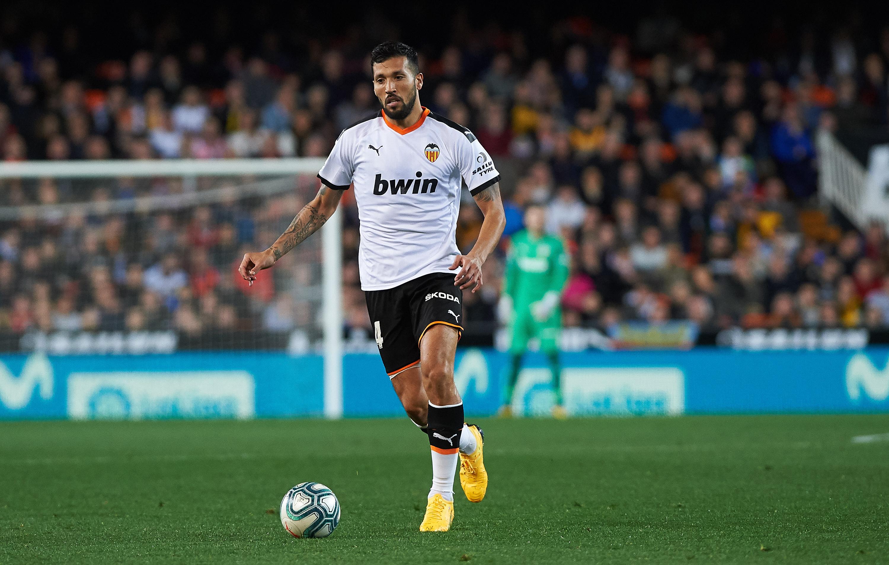 Ezequiel Garay en un partido contra el Celta. Fuente: EP.