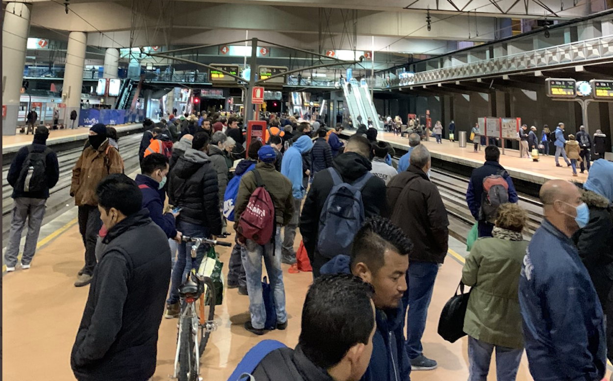 Aglomeraciones en Atocha en pleno estado de alarma