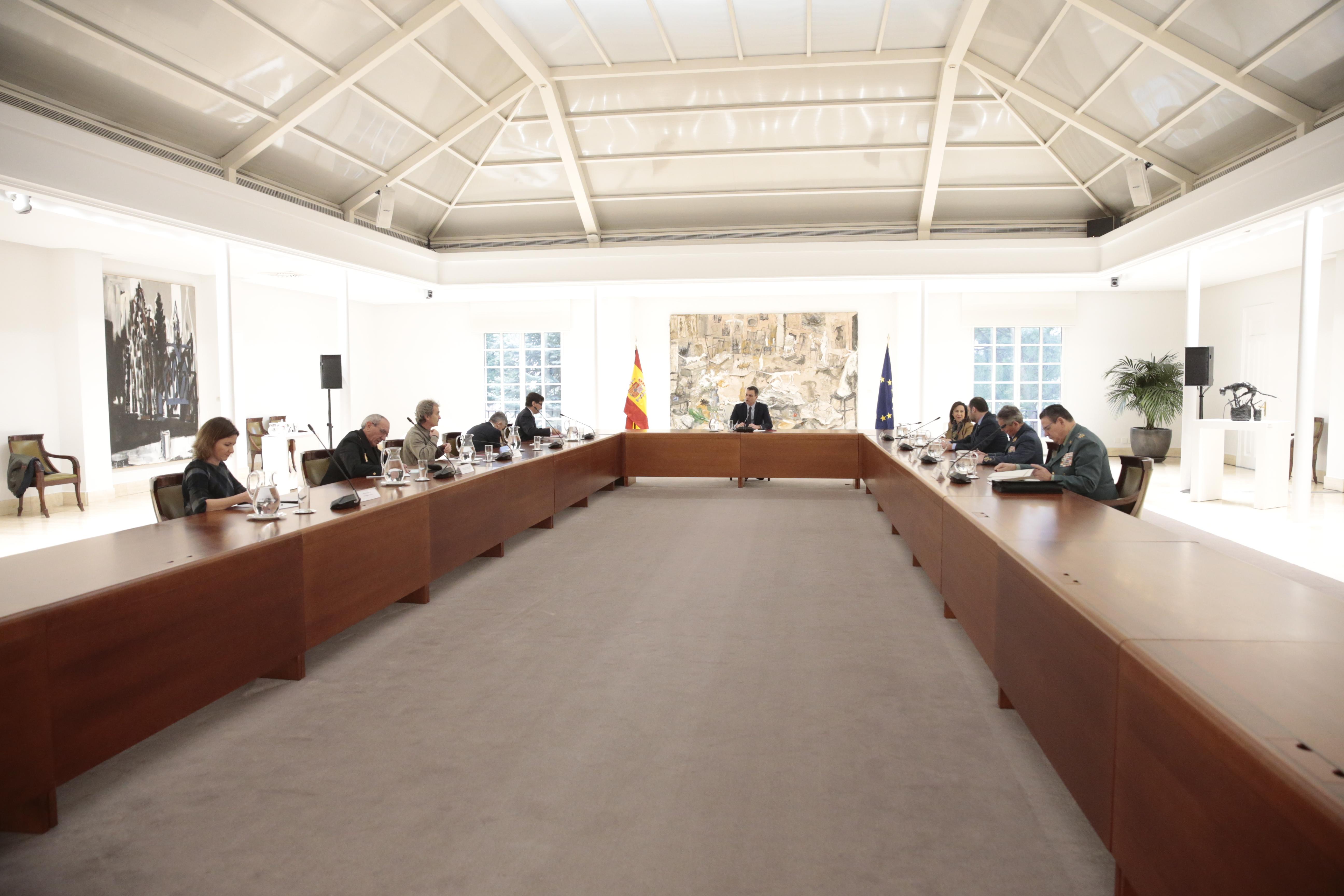 Sánchez preside el primer Consejo de Ministros virtual de España Sánchez preside el primer Consejo de Ministros virtual de España