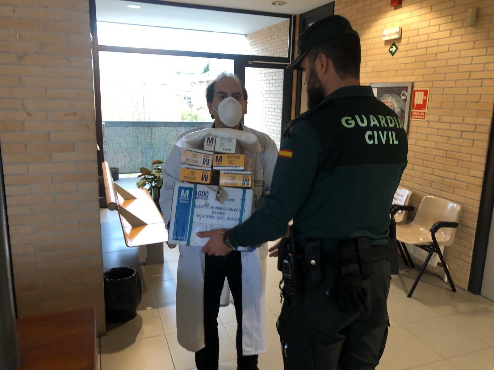 La Guardia Civil requisa  69.000 mascarillas, 5.000 gafas protectoras y miles de guantes