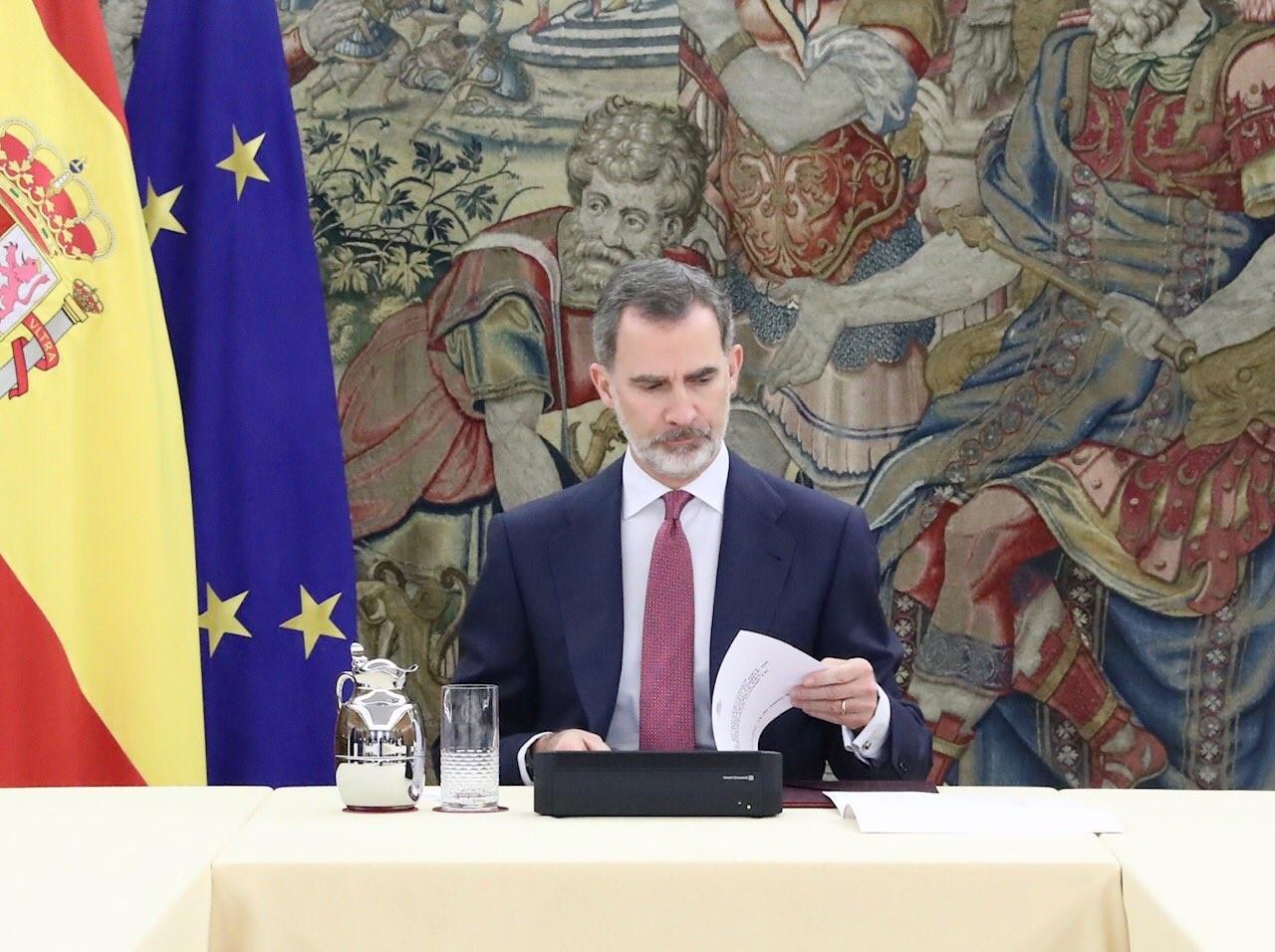 Imagen de Felipe VI en la reunión con el Comité de control del Gobierno frente al coronavirus