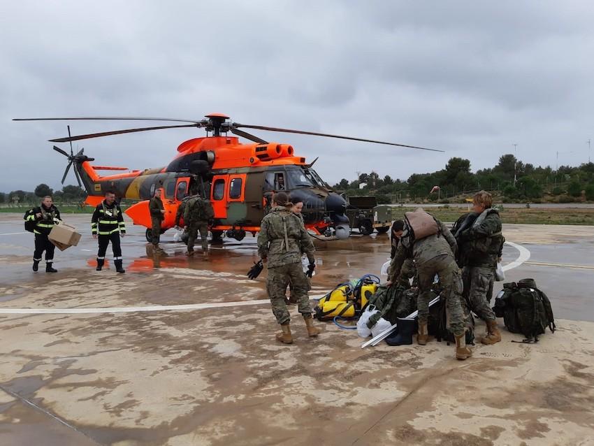 Helicópteros de la UME trasladan militares a Mallorca para las tareas de desinfección