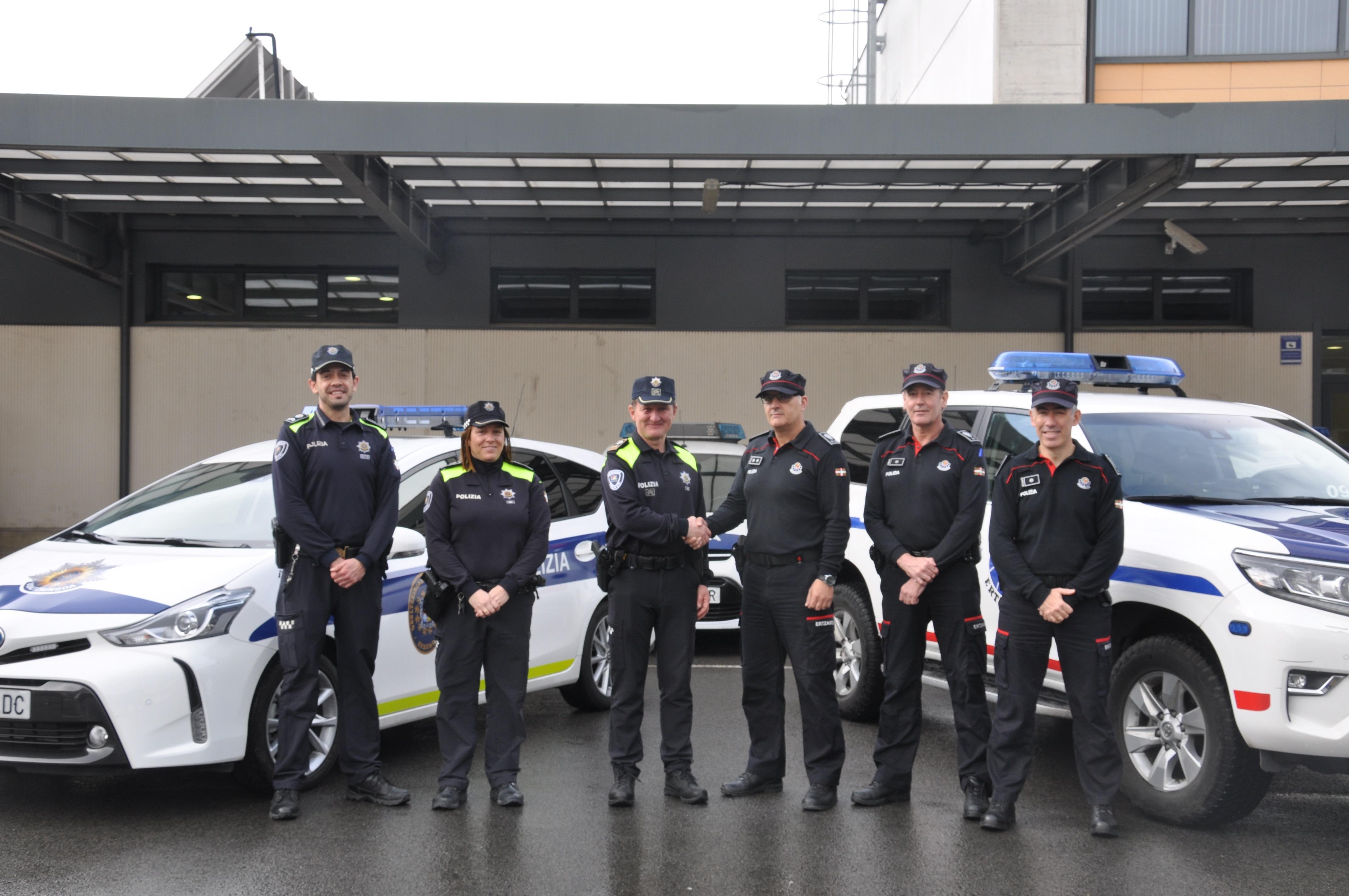 Un grupo de agentes de la Ertzaintza