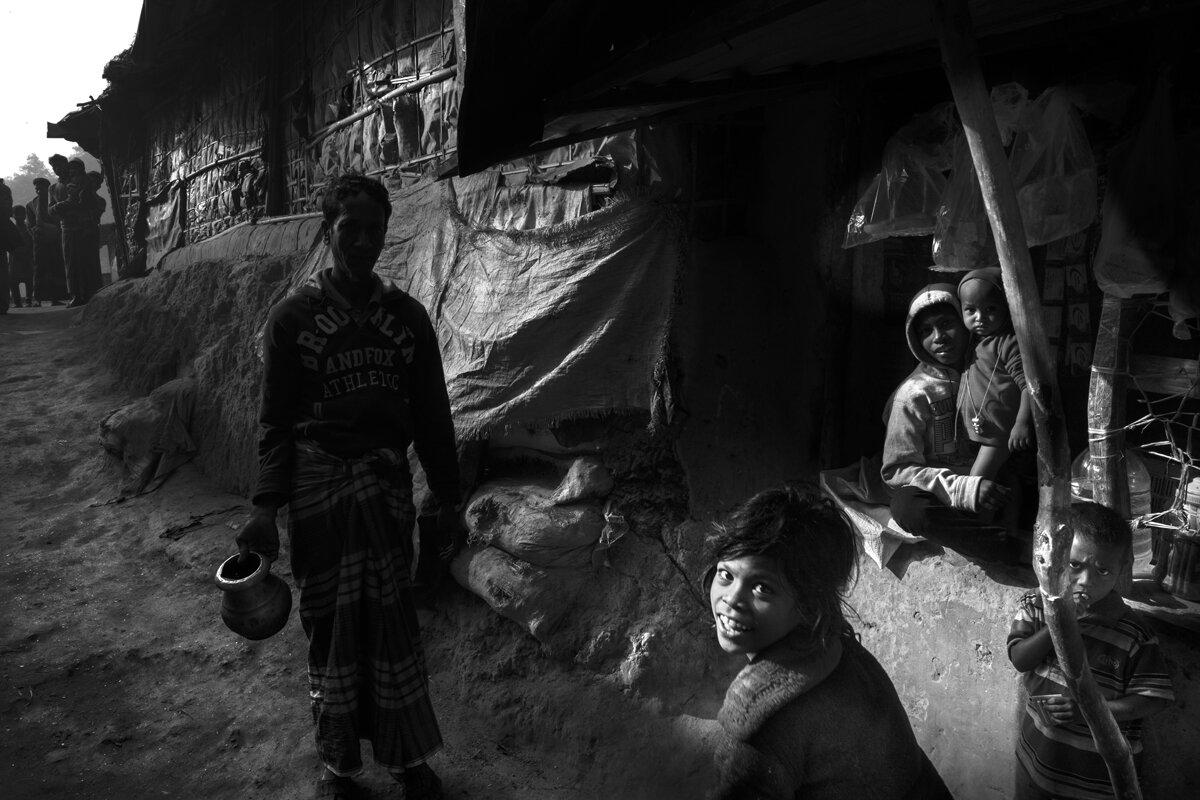 Refugiados del campo de Rohingya. Foto: Larry Louie 