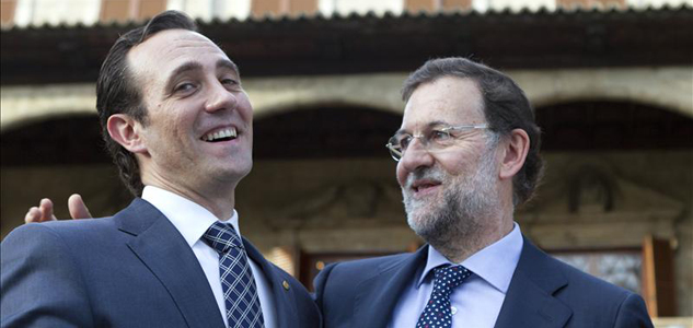 El senador José Ramón Bauza y el presidente del Gobierno, Mariano Rajoy.