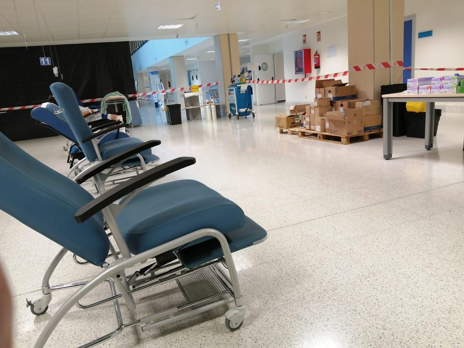 Estancia principal del Hospital del Henares convertida en sala para pacientes