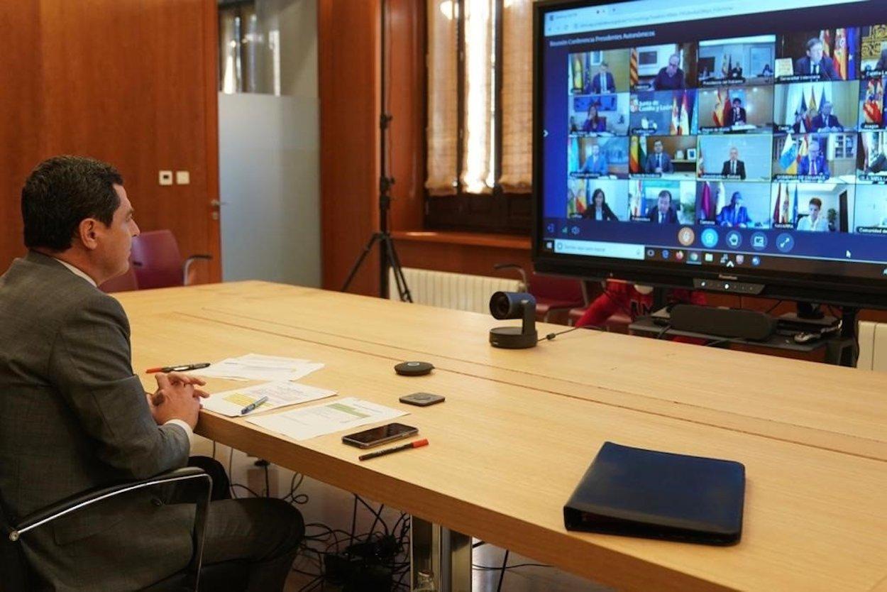 Juanma Moreno, hoy durante la videoconferencia de Pedro Sánchez y los presidentes autonómicos. JUNTA DE ANDALUCÍA