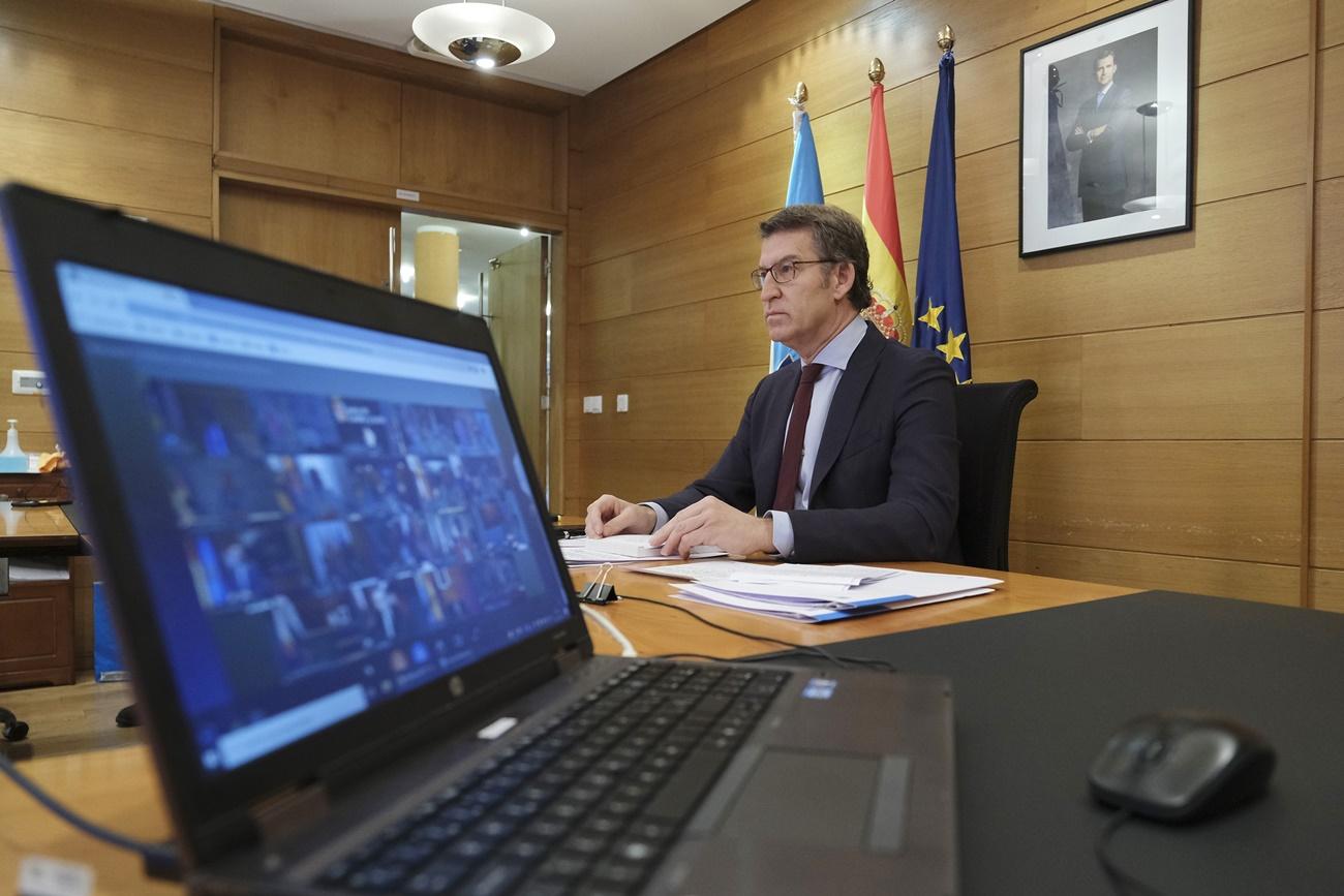 Alberto Núñez Feijóo durante la reunión mantenida por videoconferencia con el Presidente del Gobierno