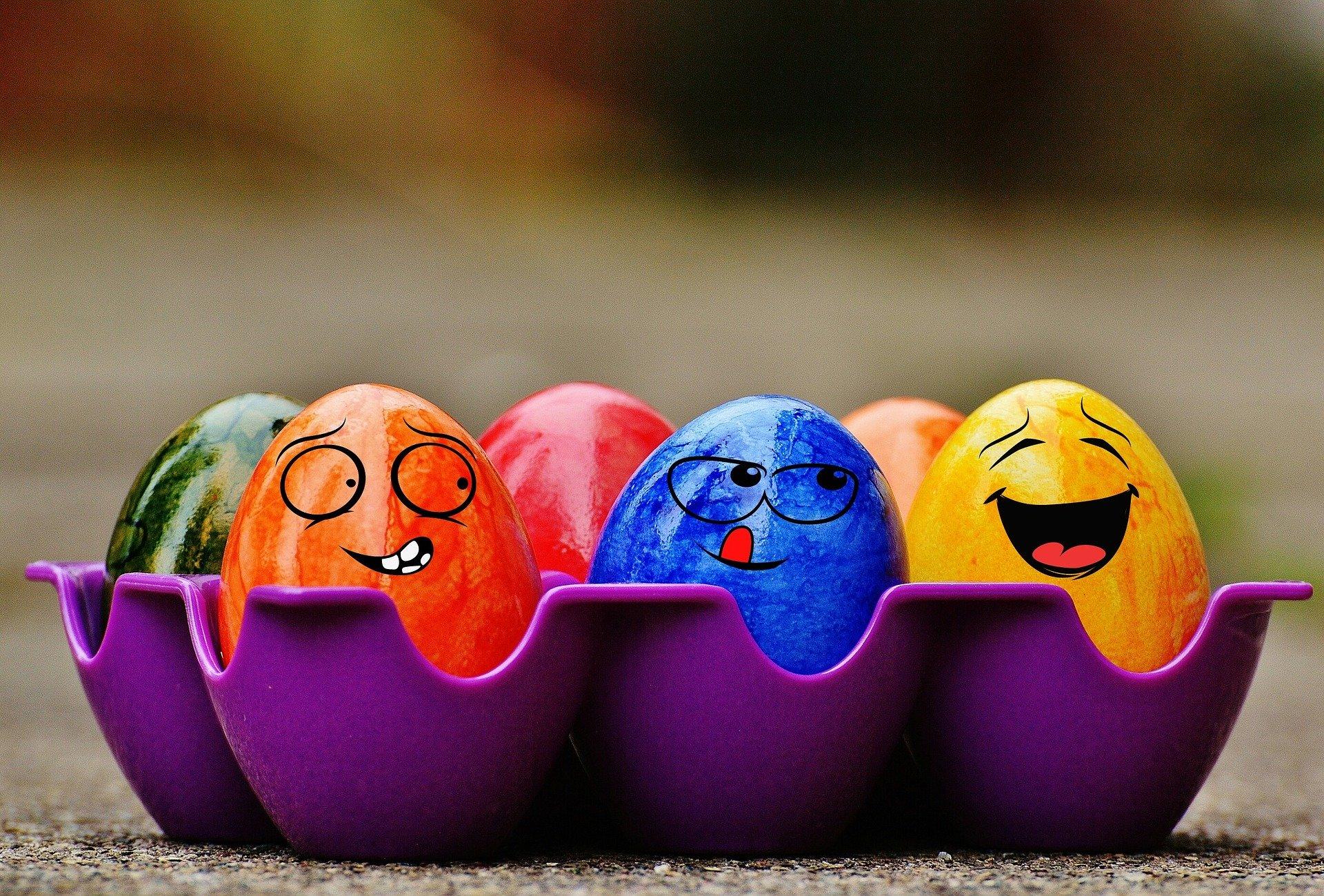 Los huevos de Pascua son un producto típico de Semana Santa. Te proponemos ideas y manualidades para hacer con niños
