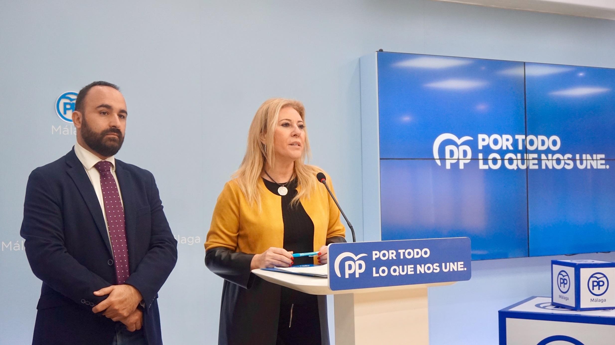 Los diputados nacionales por el PP Carolina España y Mario Cortés en rueda de prensa.