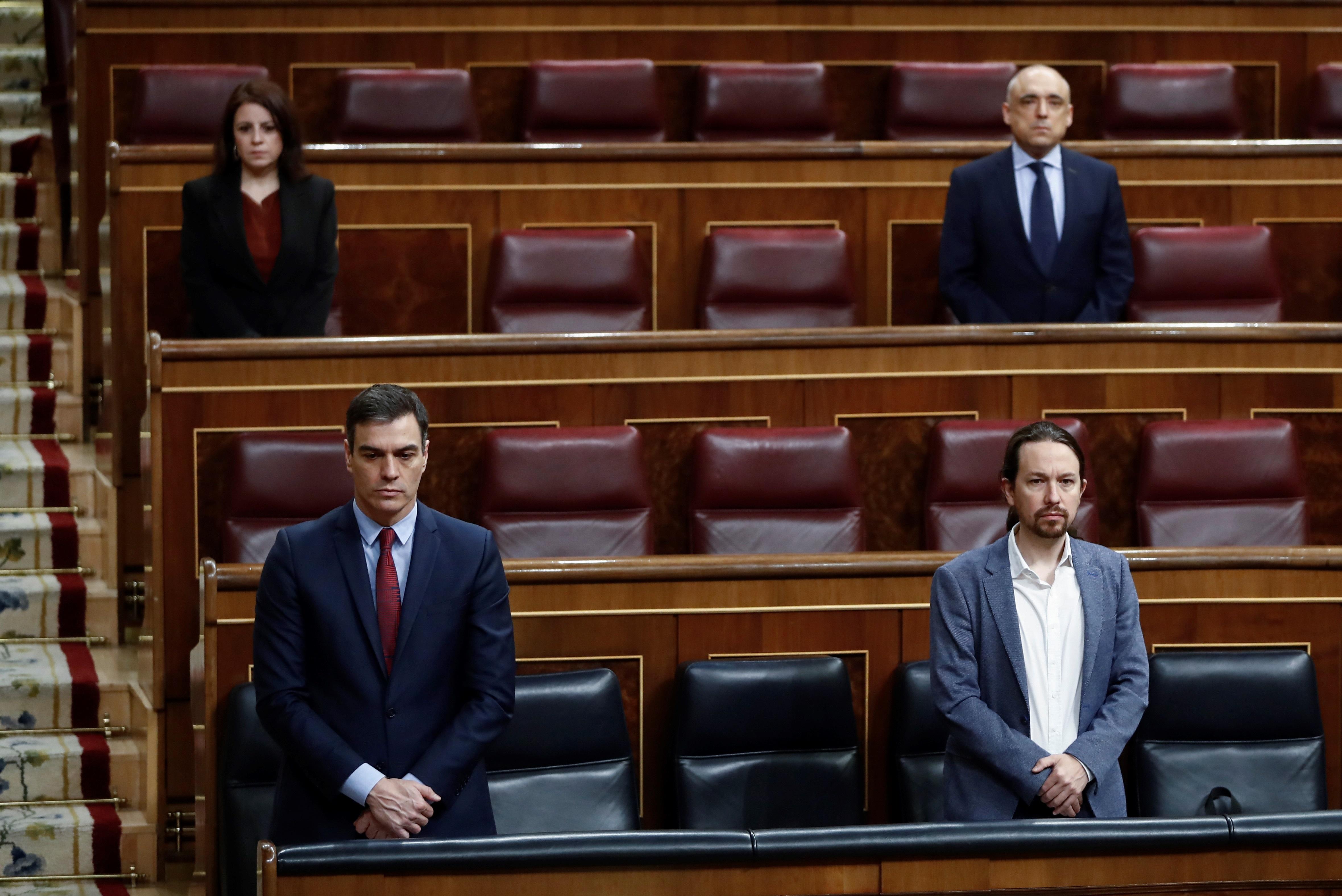 El presidente del Gobierno, Pedro Sánchez, junto al vicepresidente segundo, Pablo Iglesias, en el Congreso. Europa Press.