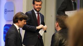 El vicesecretario de Comunicación del PP, Pablo Montesinos, y el presidente del PP, Pablo Casado. Fuente: EP.