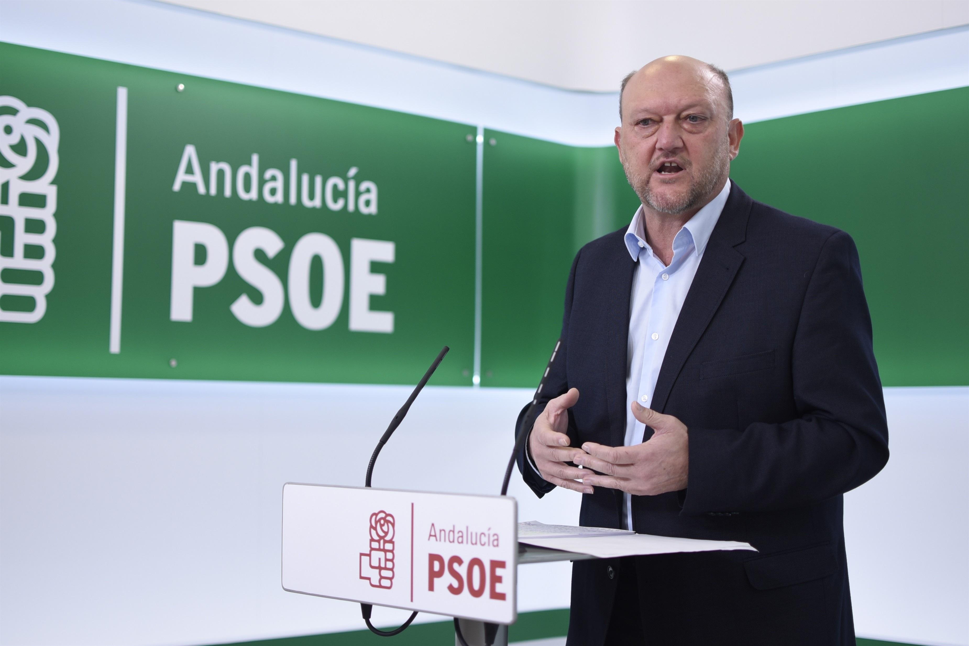 Antonio Pradas, consejero de la RTVA en representación del PSOE-A, en rueda de prensa en una imagen de archivo