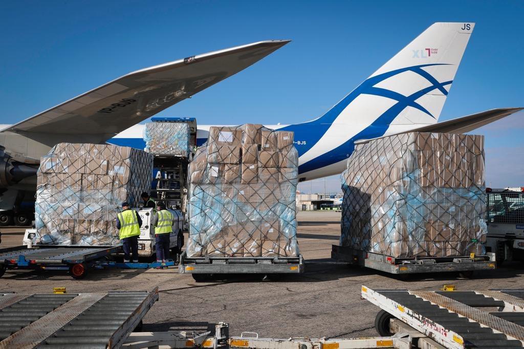 Mercancía que ha llegado este domingo a Barajas. Fuente: Twitter.