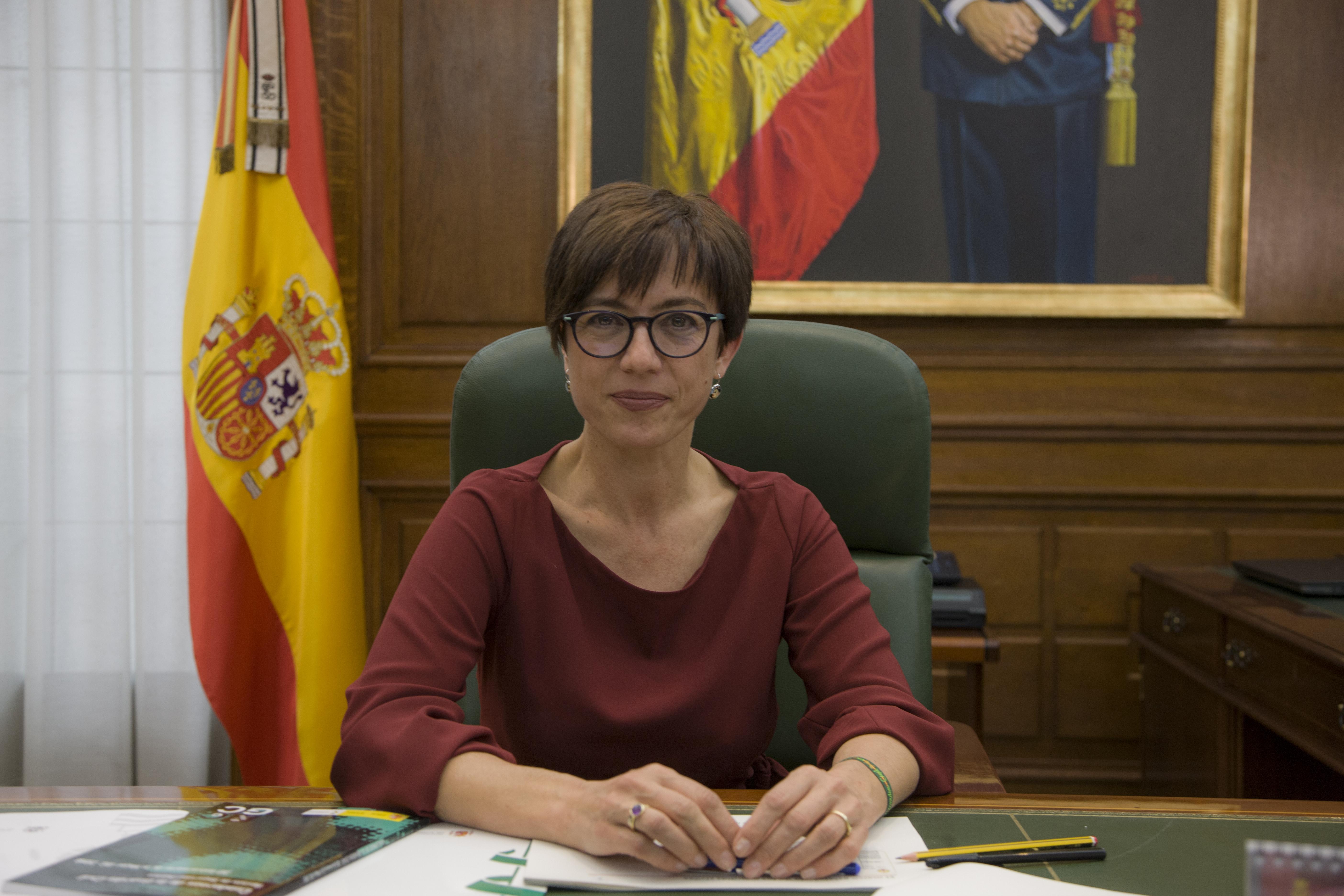 María Gámez, directora general de la Guardia Civil, en su despacho