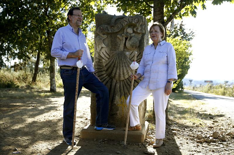Angel Merkel junto a Mariano Rajoy en el Camino de Santiago - Flickr Moncloa