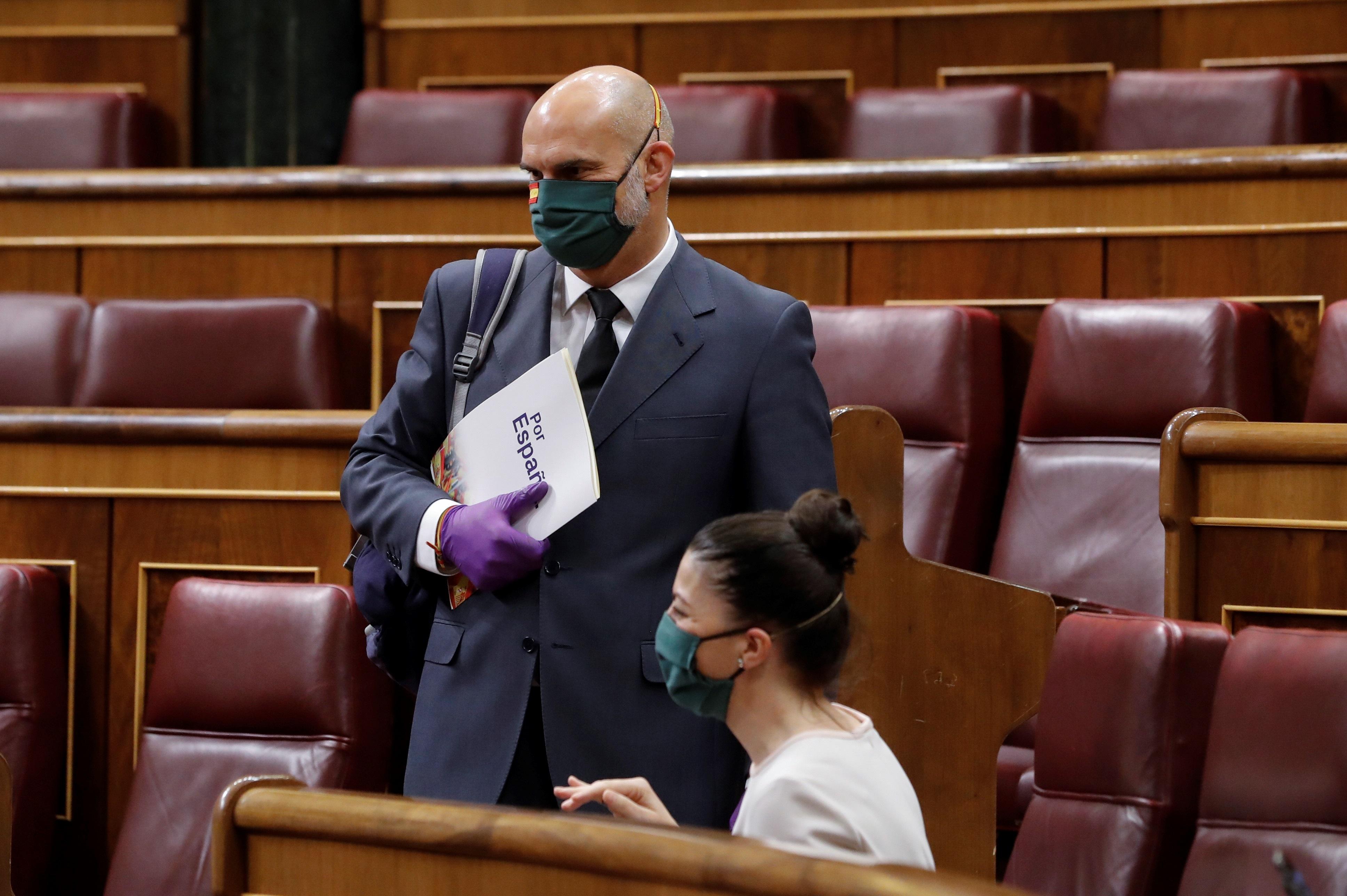 Víctor Sánchez del Real junto a Macarena Olona en el Congreso de los Diputados antes de la sesión de control al Gobierno. Europa Press.