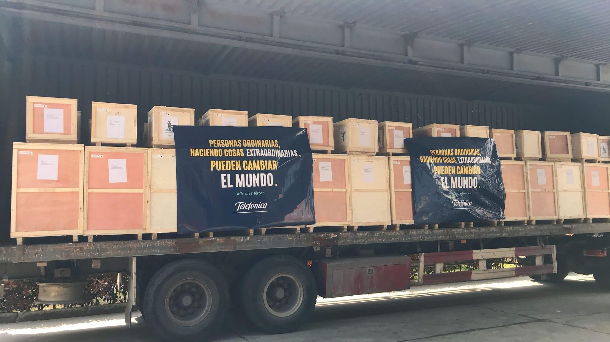 Trailer cargado con el material recibido de China, entre otras cosas 52 respiradores invasivos, los dispositivos más críticos en este momento en la lucha contra el Covid-19, especialmente en los pacientes más graves.