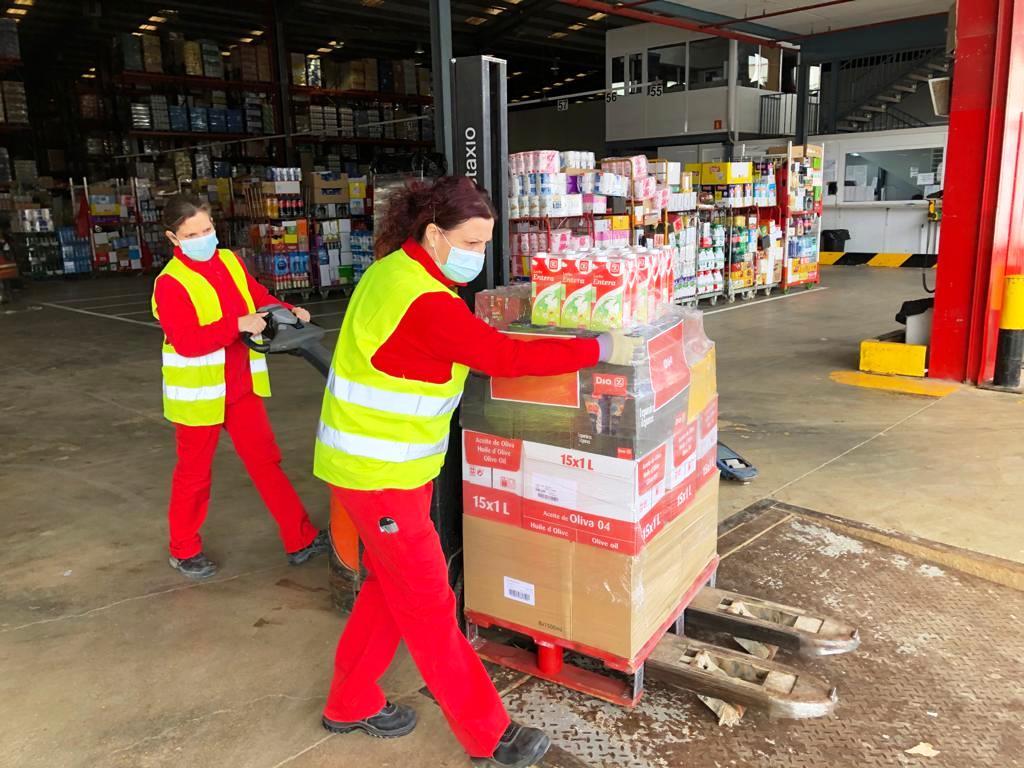 Donación de alimentos de Grupo DIA a Cáritas 