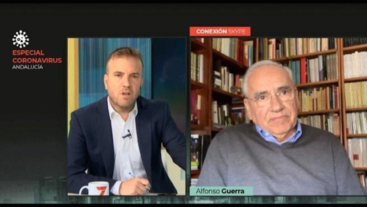 Captura de pantalla de la entrevista de ayer a Alfonso Guerra en la cadena 7TV Andalucía.