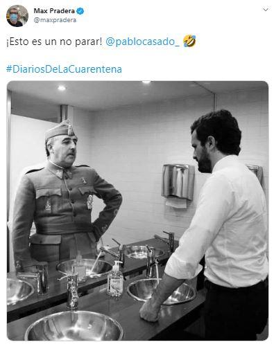 Meme de la foto de Pablo Casado en el baño con Franco en el espejo