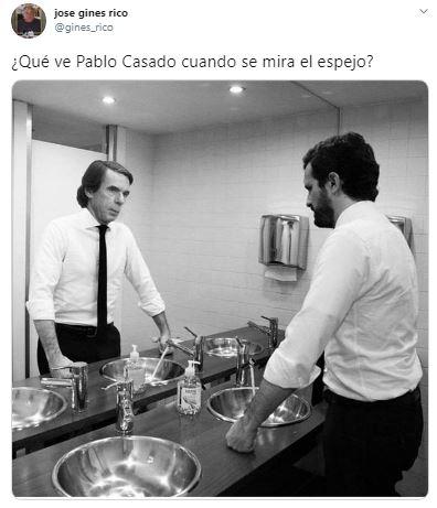 Meme de la foto de Pablo Casado en el baño con José María Aznar como reflejo