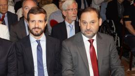 Pablo Casado y José Luis Ábalos durante el acto Institucional de Entrega de Altas Distinciones de la Generalitat Valenciana en octubre de 2019 - Europa Press