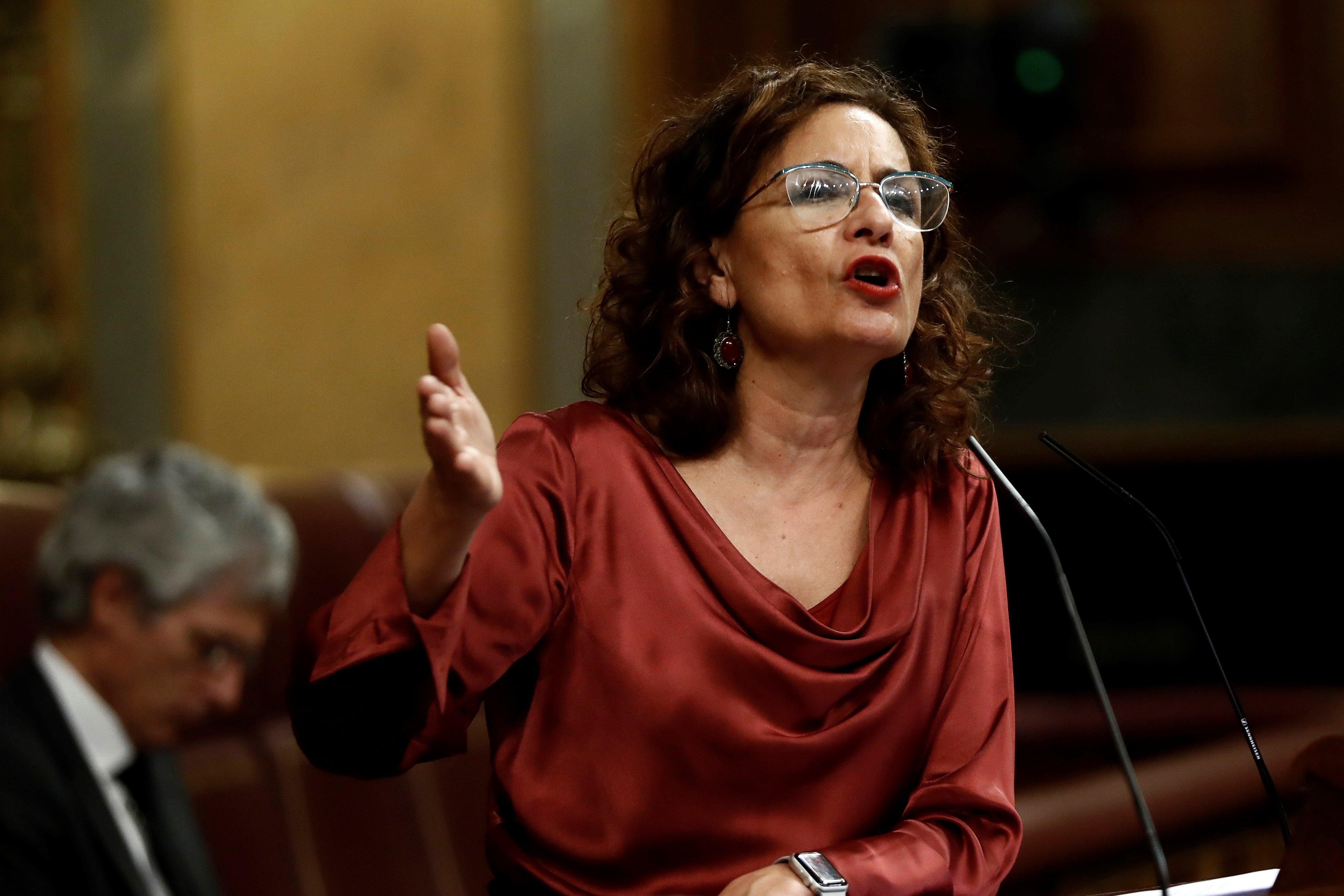 La ministra portavoz, María Jesús Montero, en la tribuna de oradores del Congreso de los Diputados. Fuente: Europa Press.