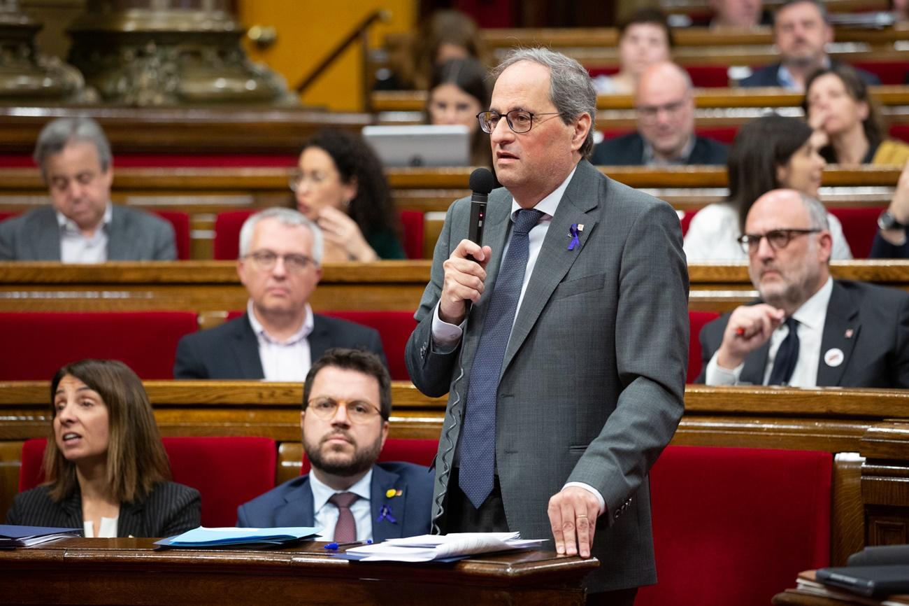 El pesidente de la Generalitat interviene en una sesión plenaria. 