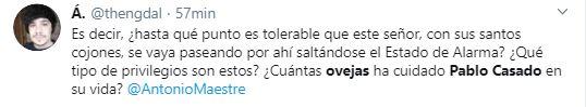 Tuit criticando la fotografía de Pablo Casado con ovejas