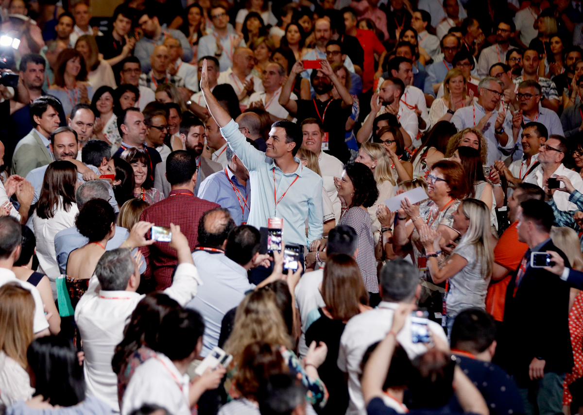 Pedro Sánchez es aclamado en el 39 Congreso Federal del PSOE.