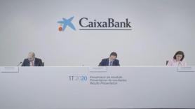 Matthias Bulach, director ejecutivo de Intervención, Control de Gestión y Capital, y Gonzalo Gortázar, CEO de CaixaBank durante la presentación telemática de los resultados del primer trimestre