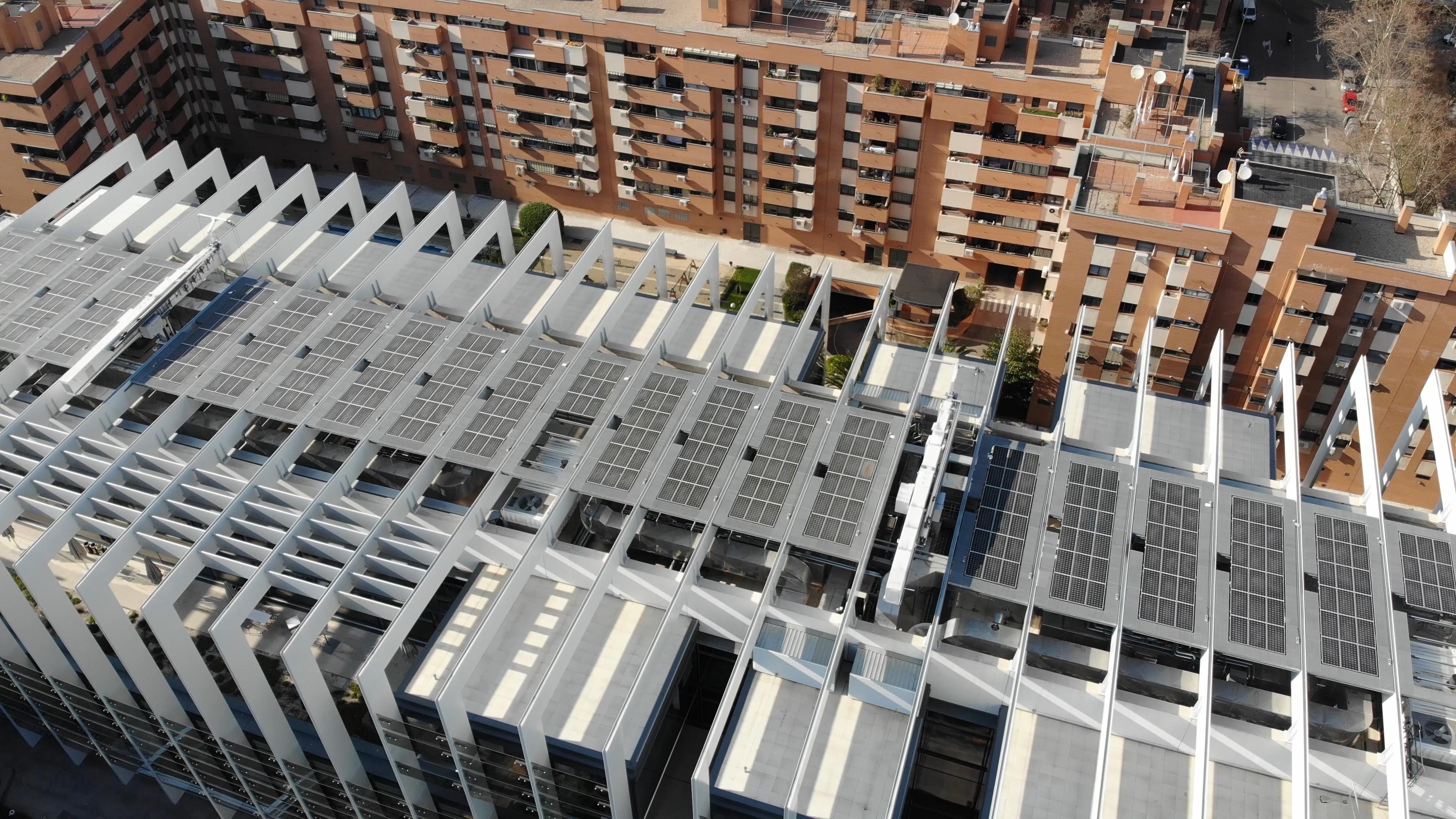Placas solares instaladas en Campus Repsol, sede corporativa de la compañía energñetica