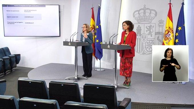 Nadia Calviño y María Jesús Montero en una rueda de prensa en La Moncloa. Fuente: Twitter.
