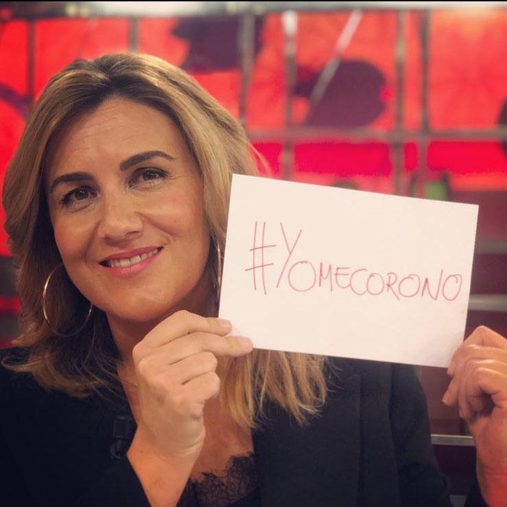 Carlota Corredera con un cartel de #YoMeCorono