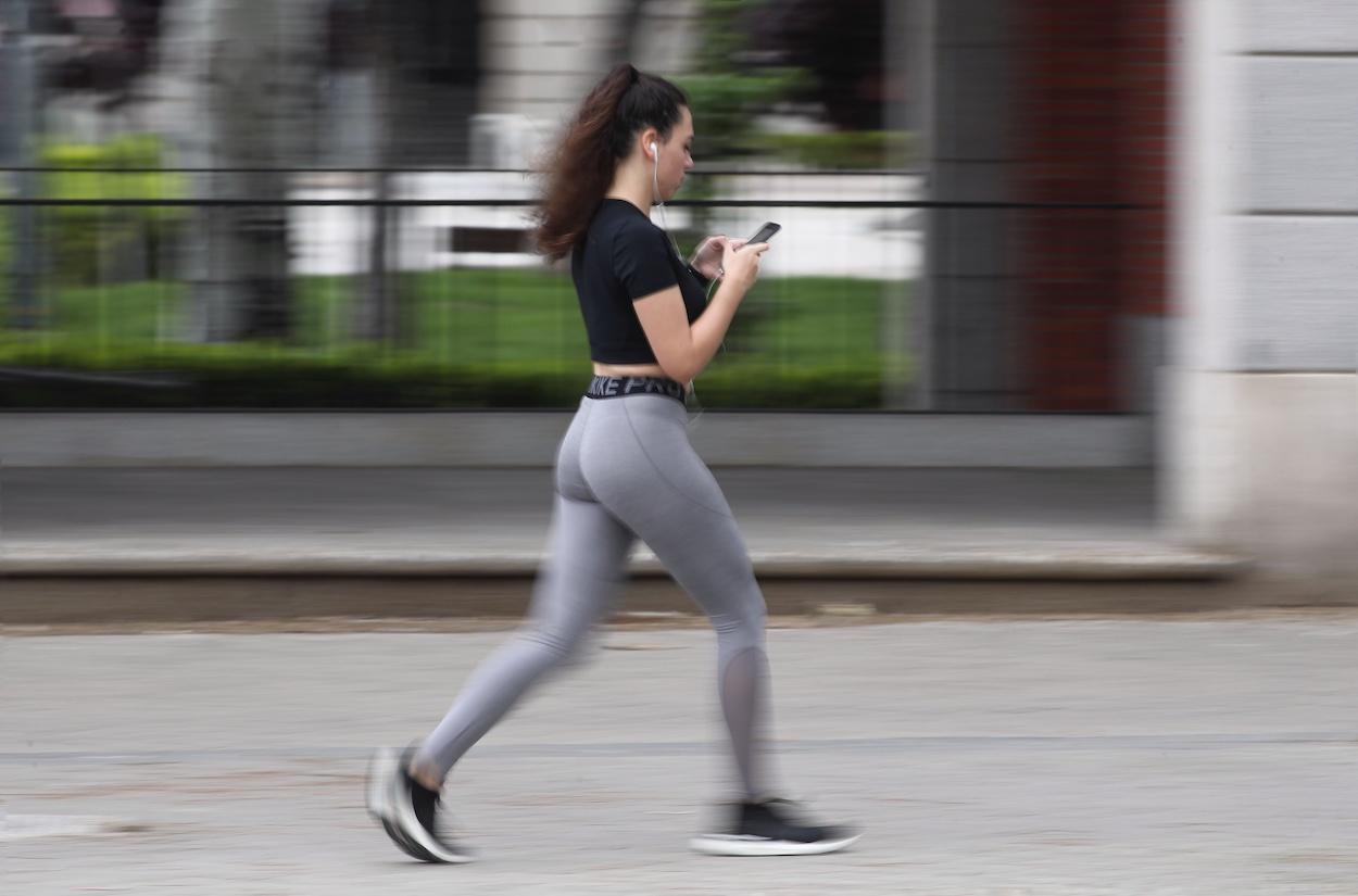 Una runner durante el tercer día de la desescalada del Gobierno en la fase 0