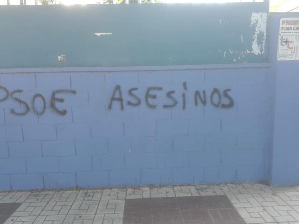 "PSOE Asesinos", una de las pintadas que han aparecido en Málaga. 