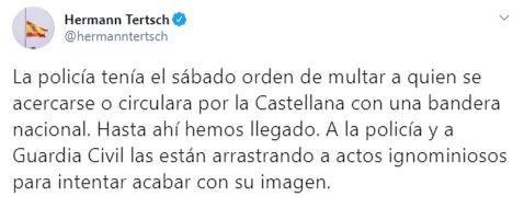 Tuit de Hermann Tertsch en el que dice que han multado a gente por llevar la bandera de España en su coche Tuit de Hermann Tertsch en el que dice que han multado a gente por llevar la bandera de España en su coche