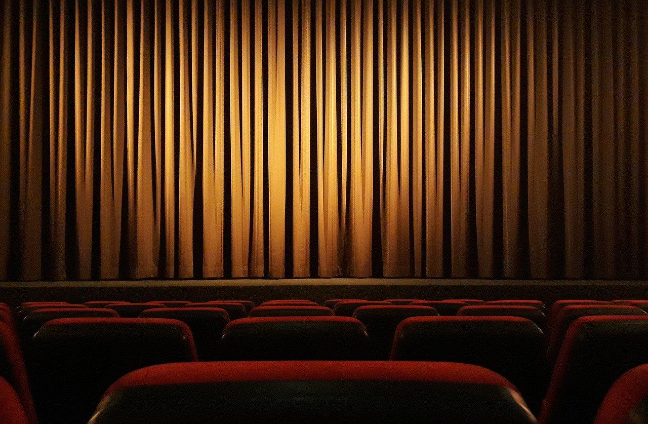 Un escenario de Teatro. Fuente: Pixabay.
