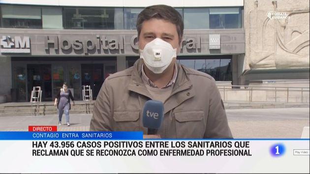 El reportero Aitor Lourido en un directo de TVE