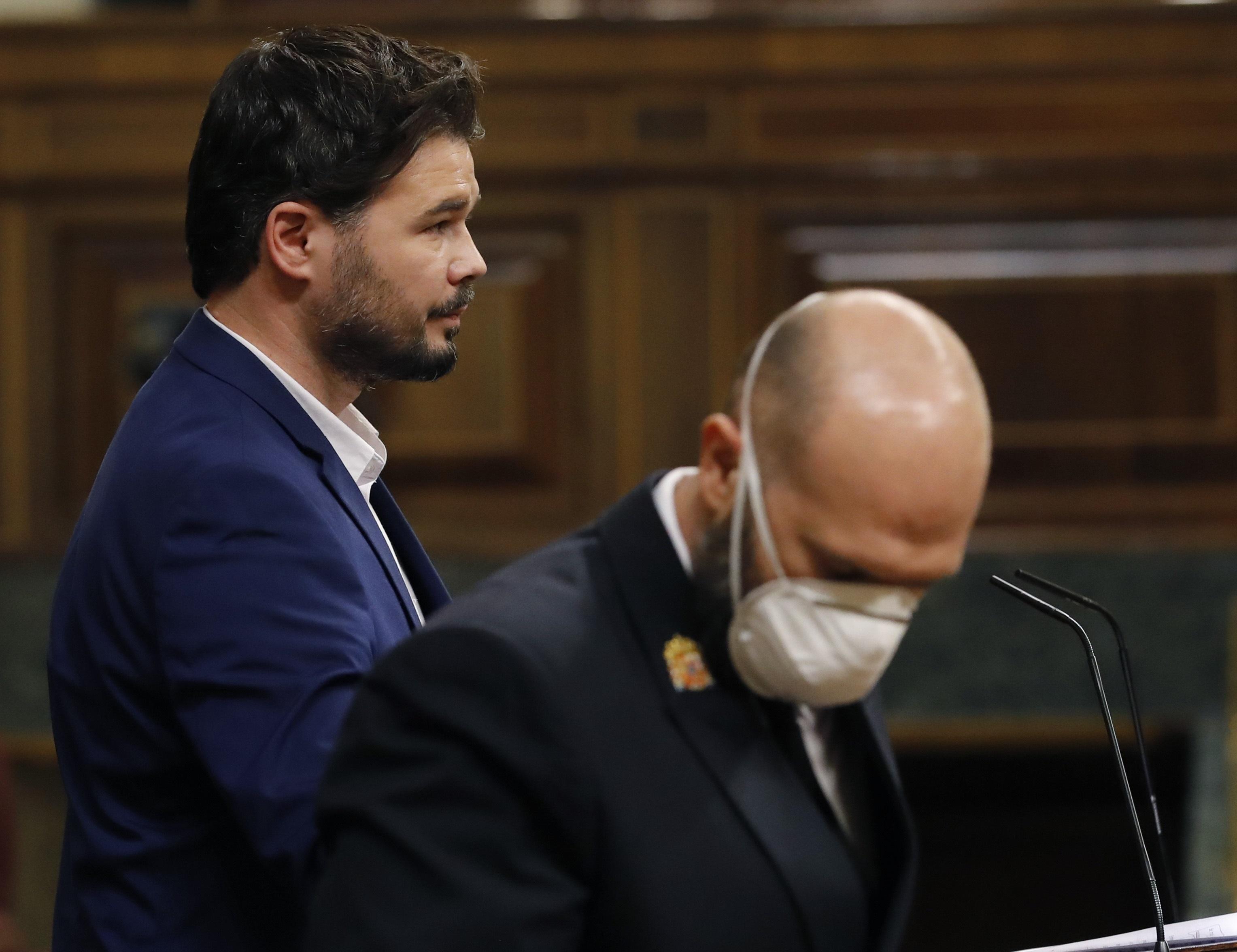 Gabriel Rufián contesta al Gobierno desde la tribuna de oradores. EP