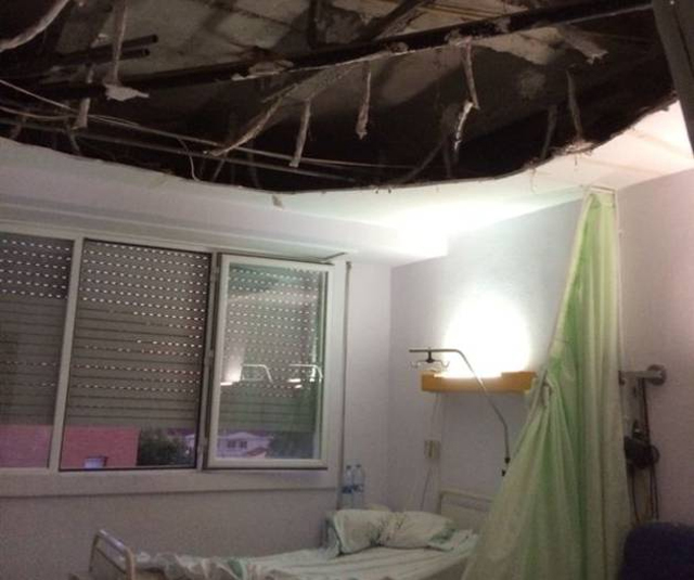 Las mujeres de Puertollano dan a luz en un paritorio con el techo apuntalado ante el peligro de derrumbe