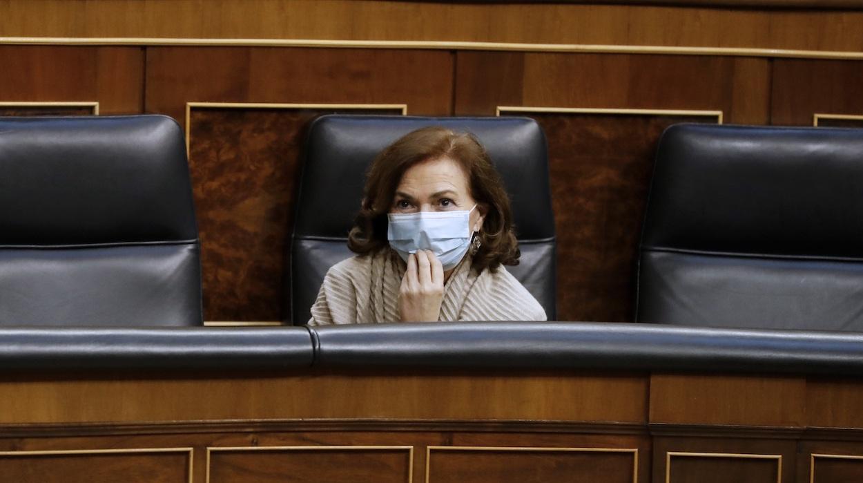 La vicepresidenta primera del Gobierno, Carmen Calvo, participa en el pleno del Congreso 