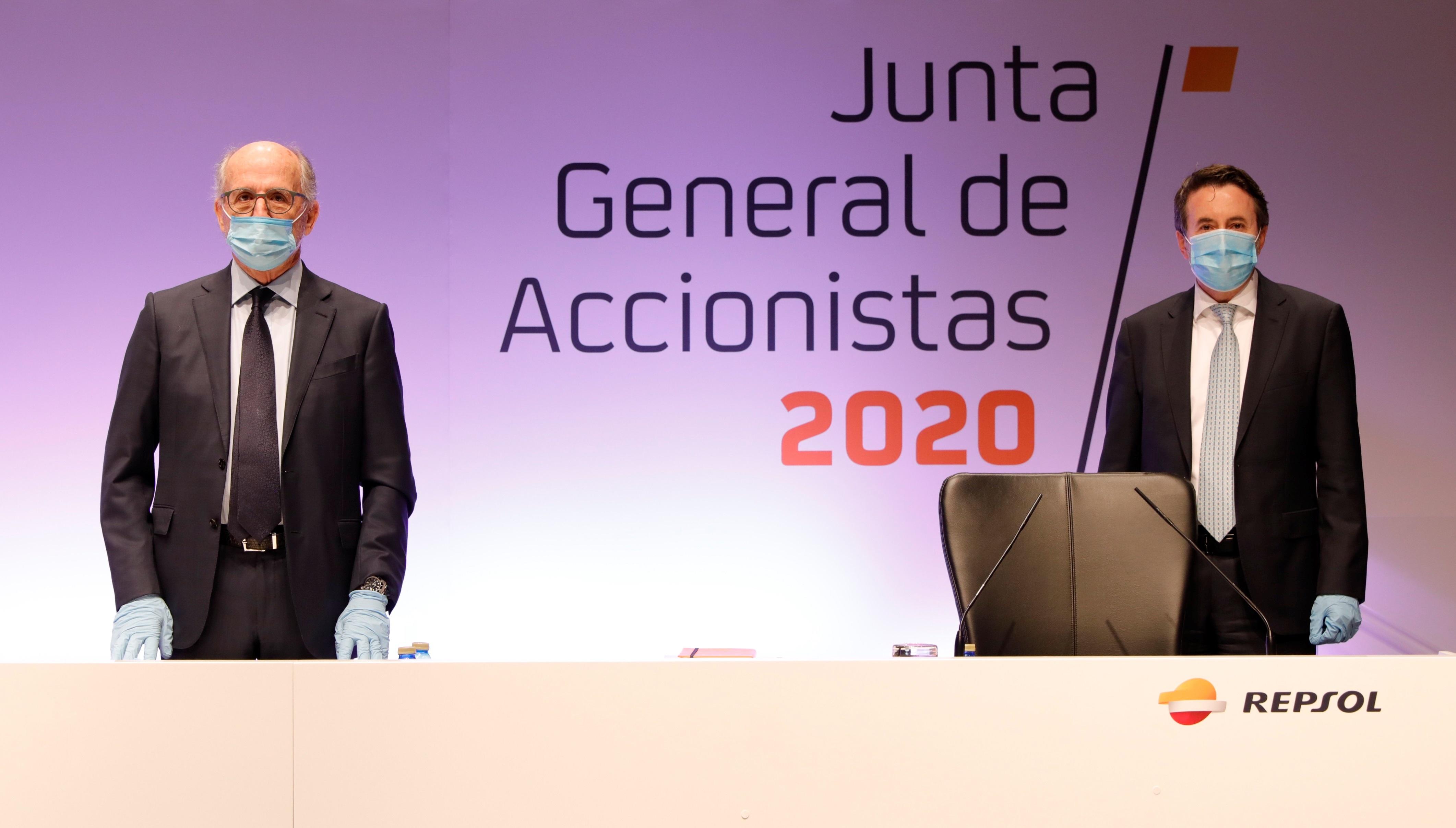 Antonio Brufau, presidente de Repsol y Josu Jon Imaz, consejero delegado de la compañía, en la Junta de Accionistas telemática