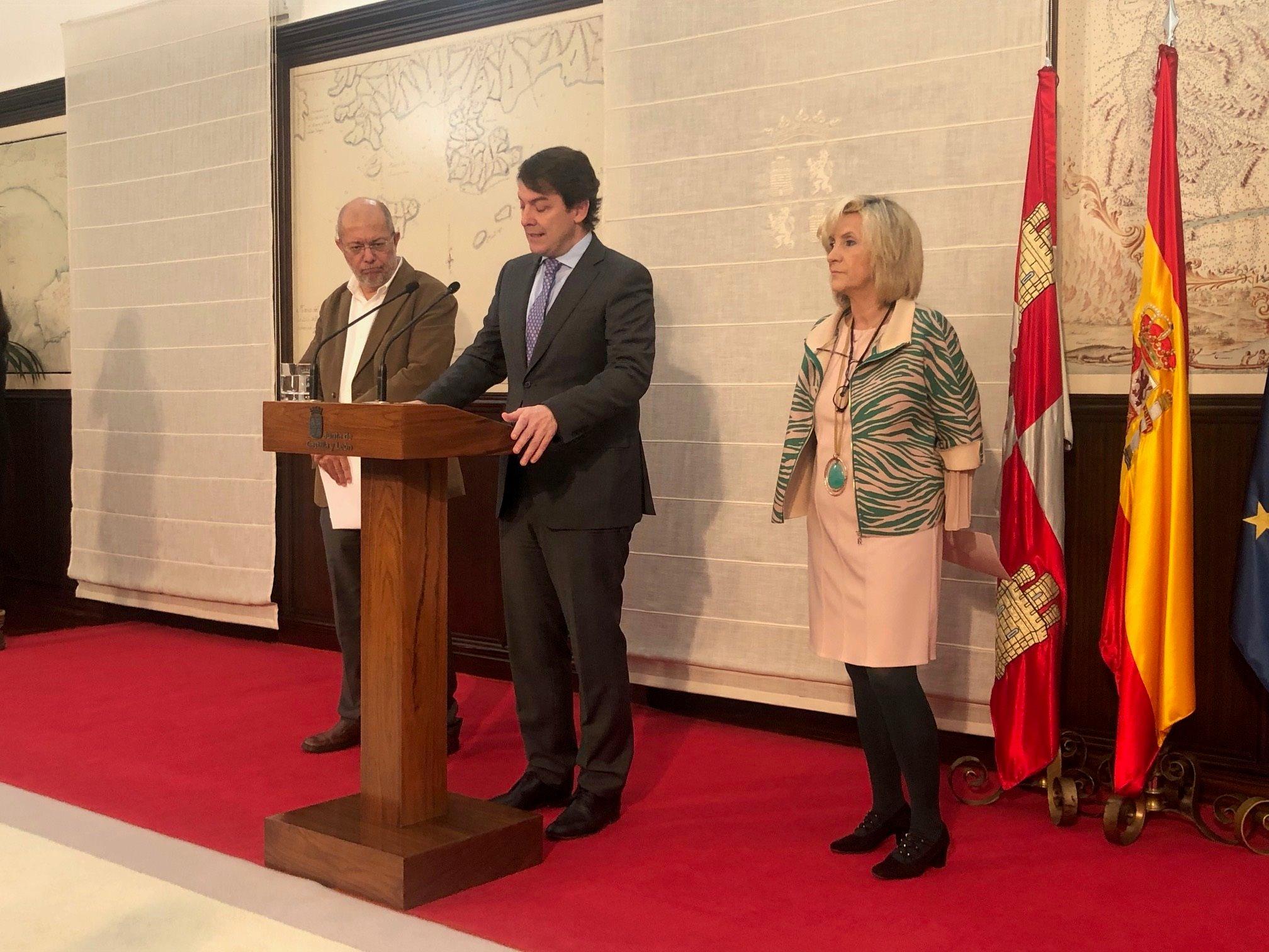 De izquierda a derecha: Francisco Igea, Alfonso Fernández Mañueco y Verónica Casado. Fuente: EP.