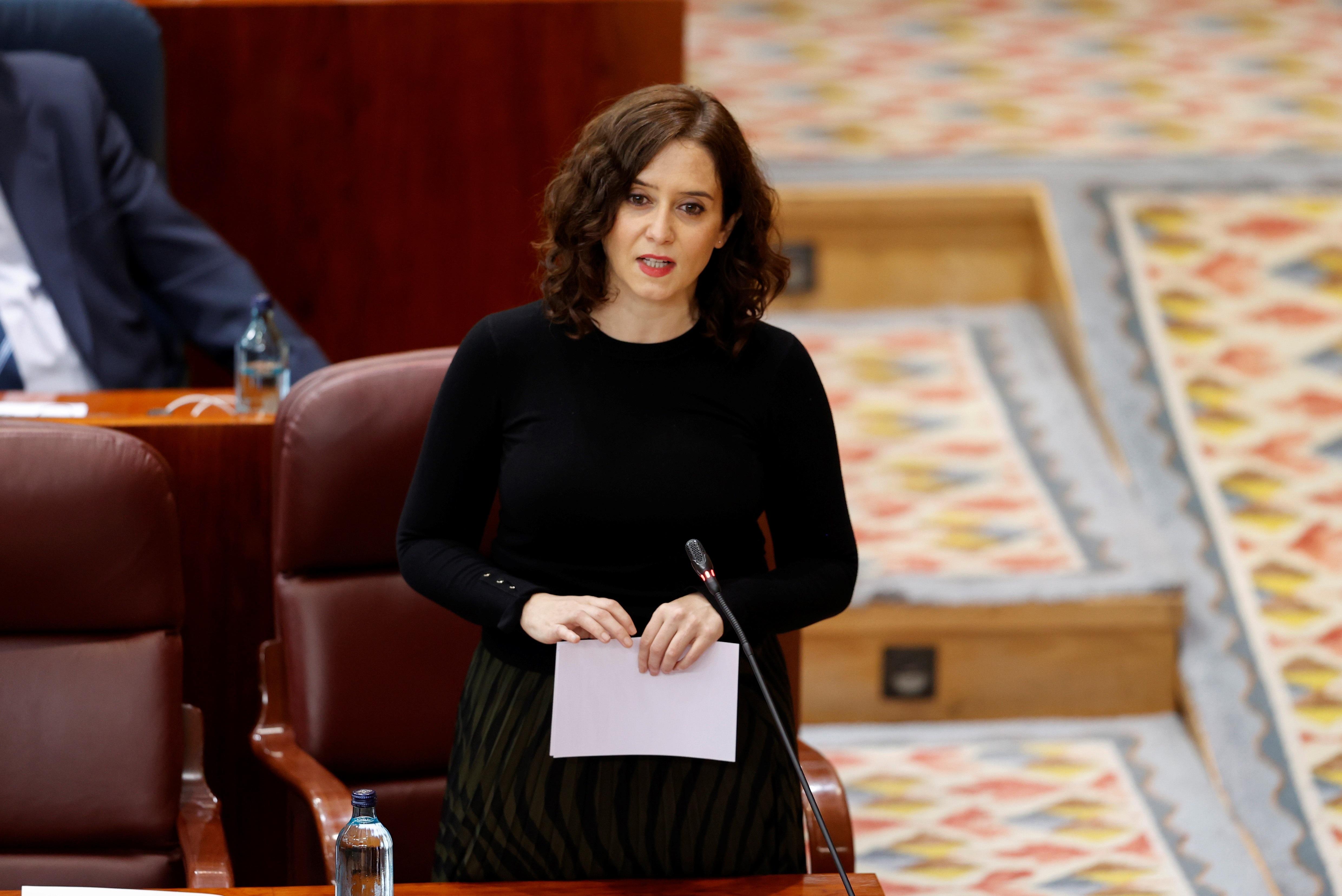 La presidenta de la Comunidad de Madrid, Isabel Díaz Ayuso interviene en el pleno de la Asamblea de Madrid